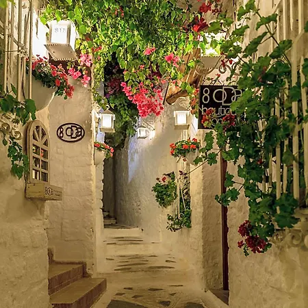 8 Aparthotel