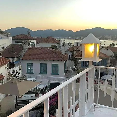 8 Aparthotel 4*