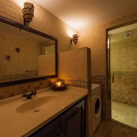 8 Aparthotel 4*