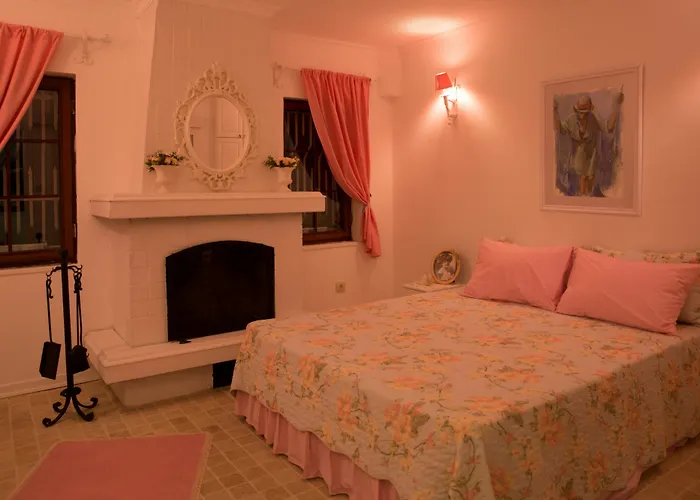 8 מלון דירות מרמריס